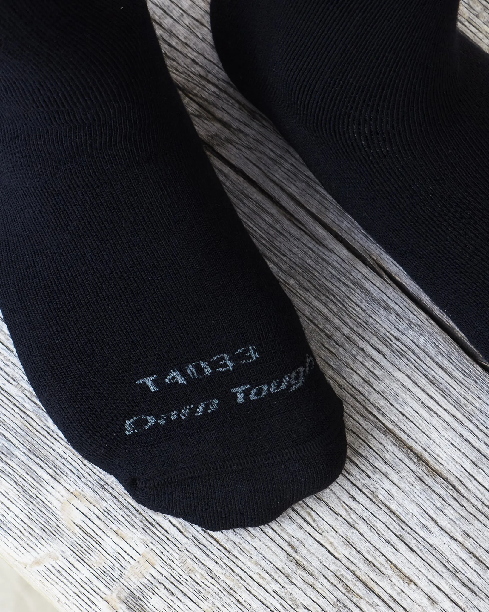 Darn Tough T433 / T4033 Black Boot Sock Heavyweight Tactical With Full Cushion