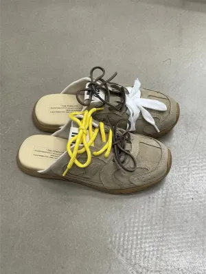 Dual-Colored Leather Sneakers for Casual Fitness