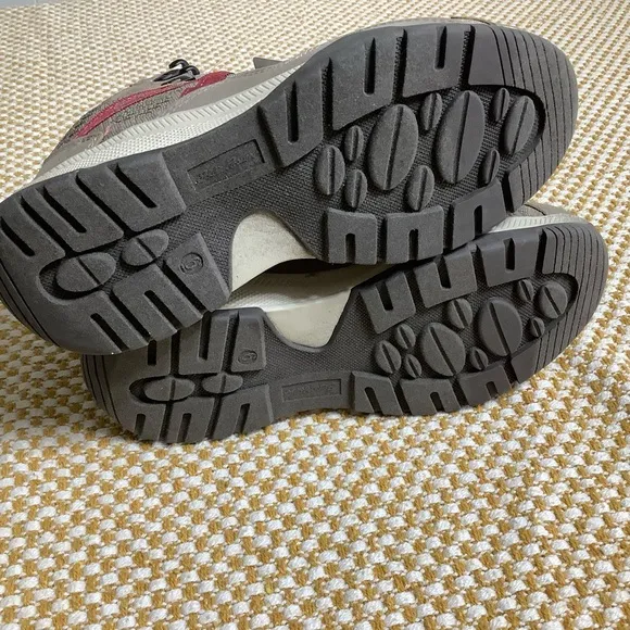 Eddie Bauer hiking men’s sneakers size 6M. NWT
