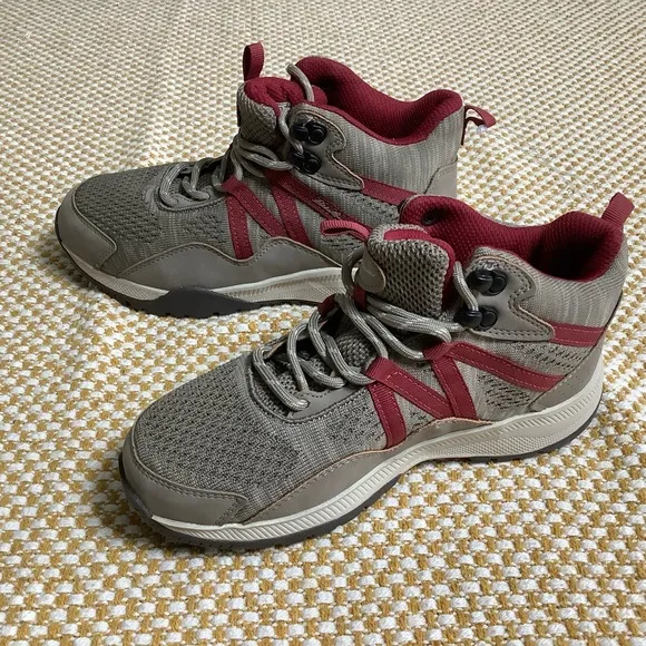Eddie Bauer hiking men’s sneakers size 6M. NWT