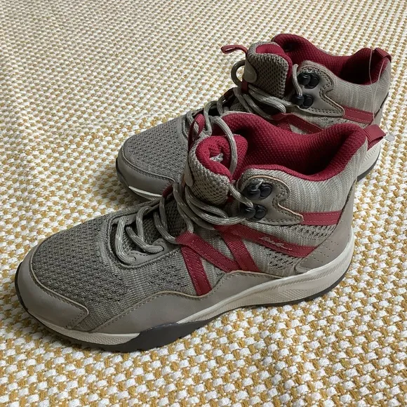 Eddie Bauer hiking men’s sneakers size 6M. NWT