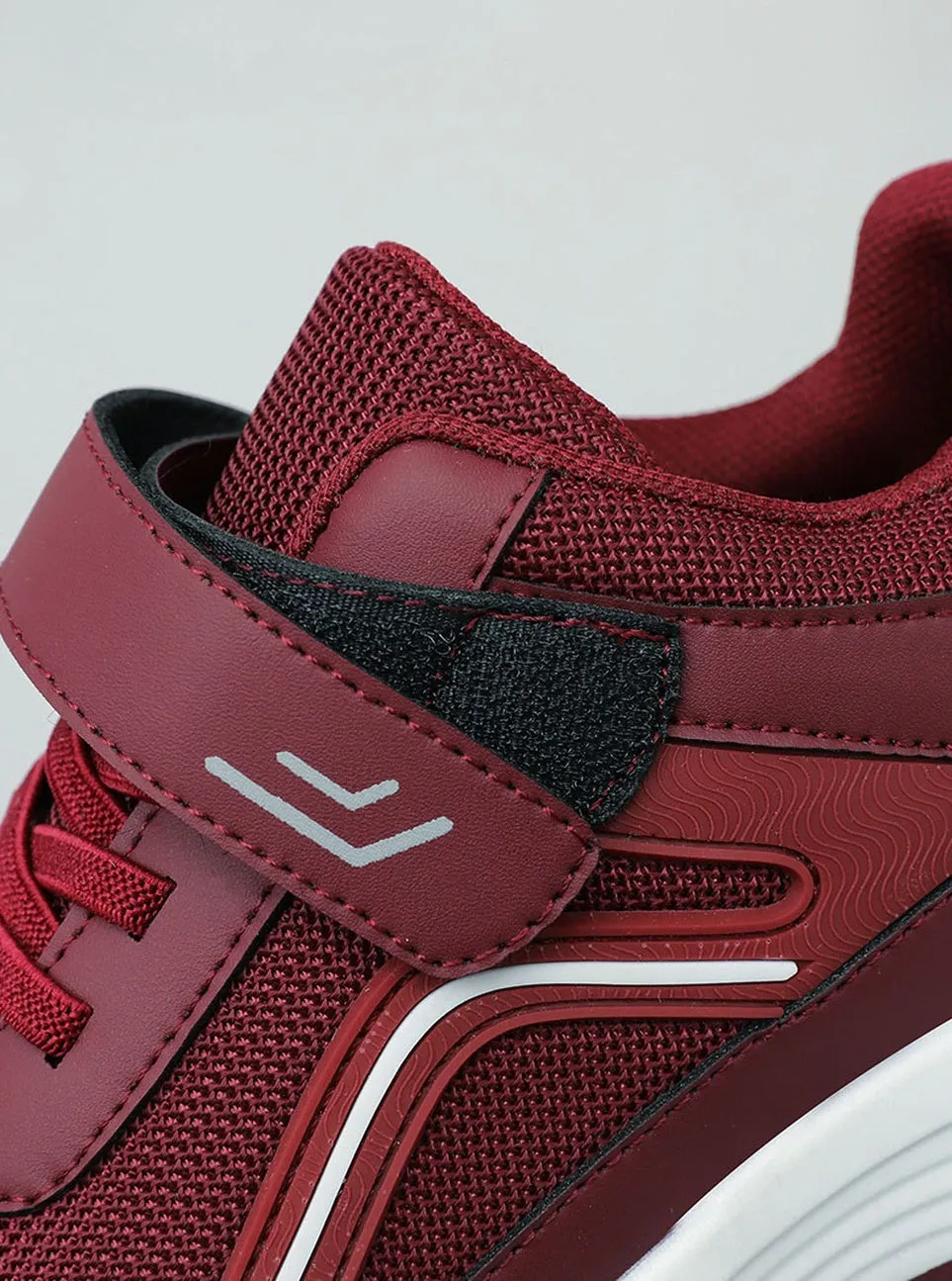 Modern Knitted Trainer Sneakers for Maximum Flexibility and Support