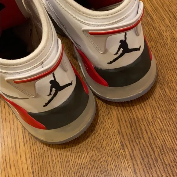 NIKE AIR JORDAN sneakers — size 6