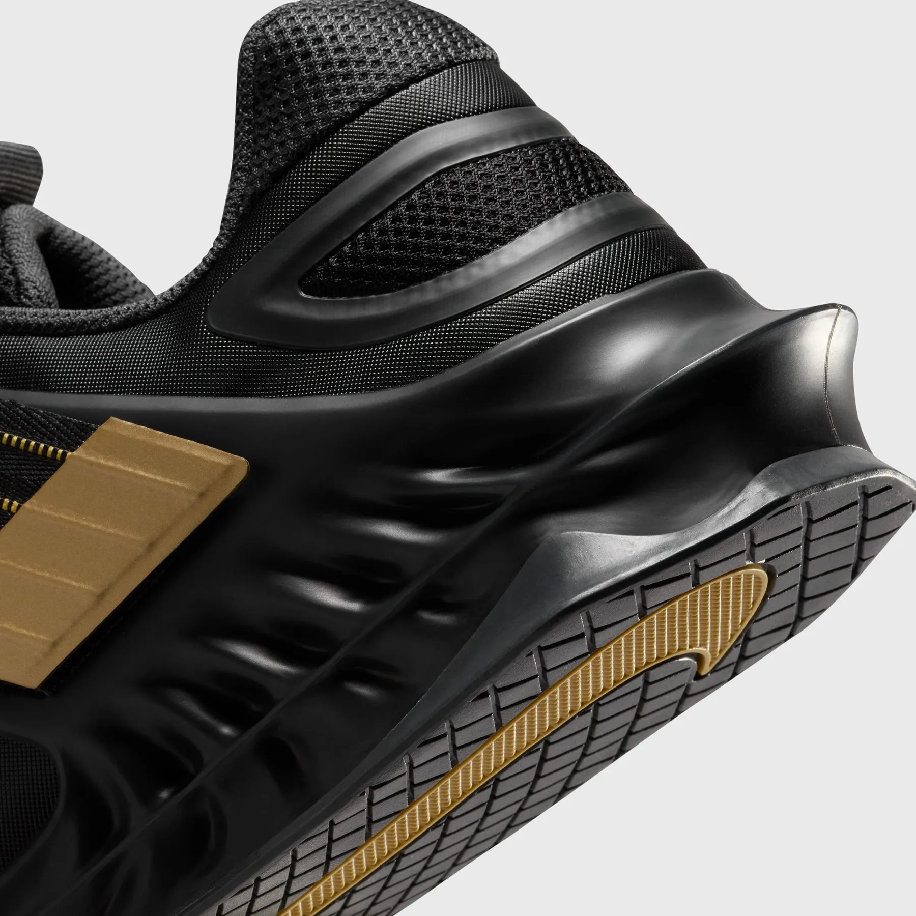 Nike - Savaleos Weightlifting Shoes - BLACK/MET GOLD-ANTHRACITE INFINITE GOLD