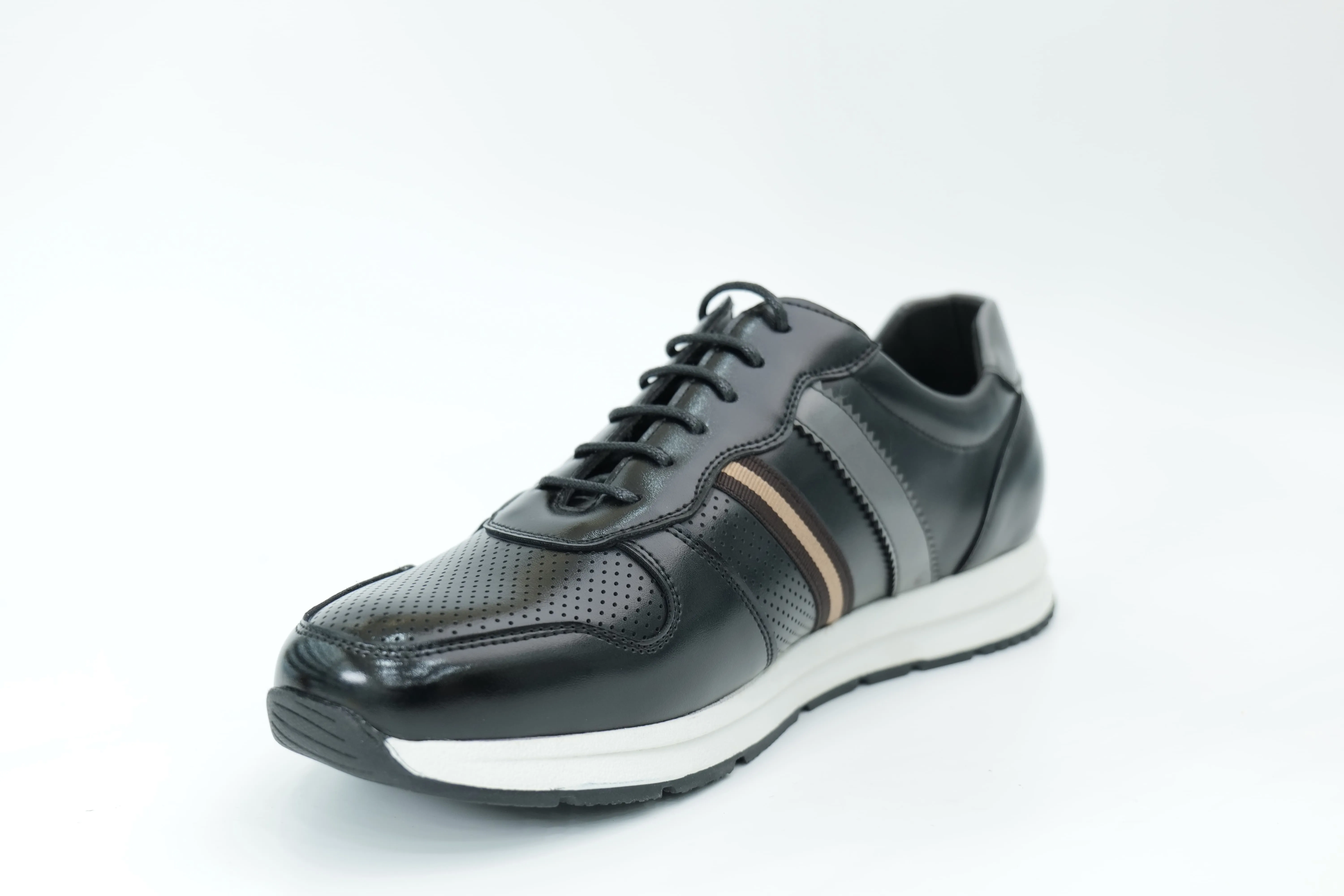 Sports shoes