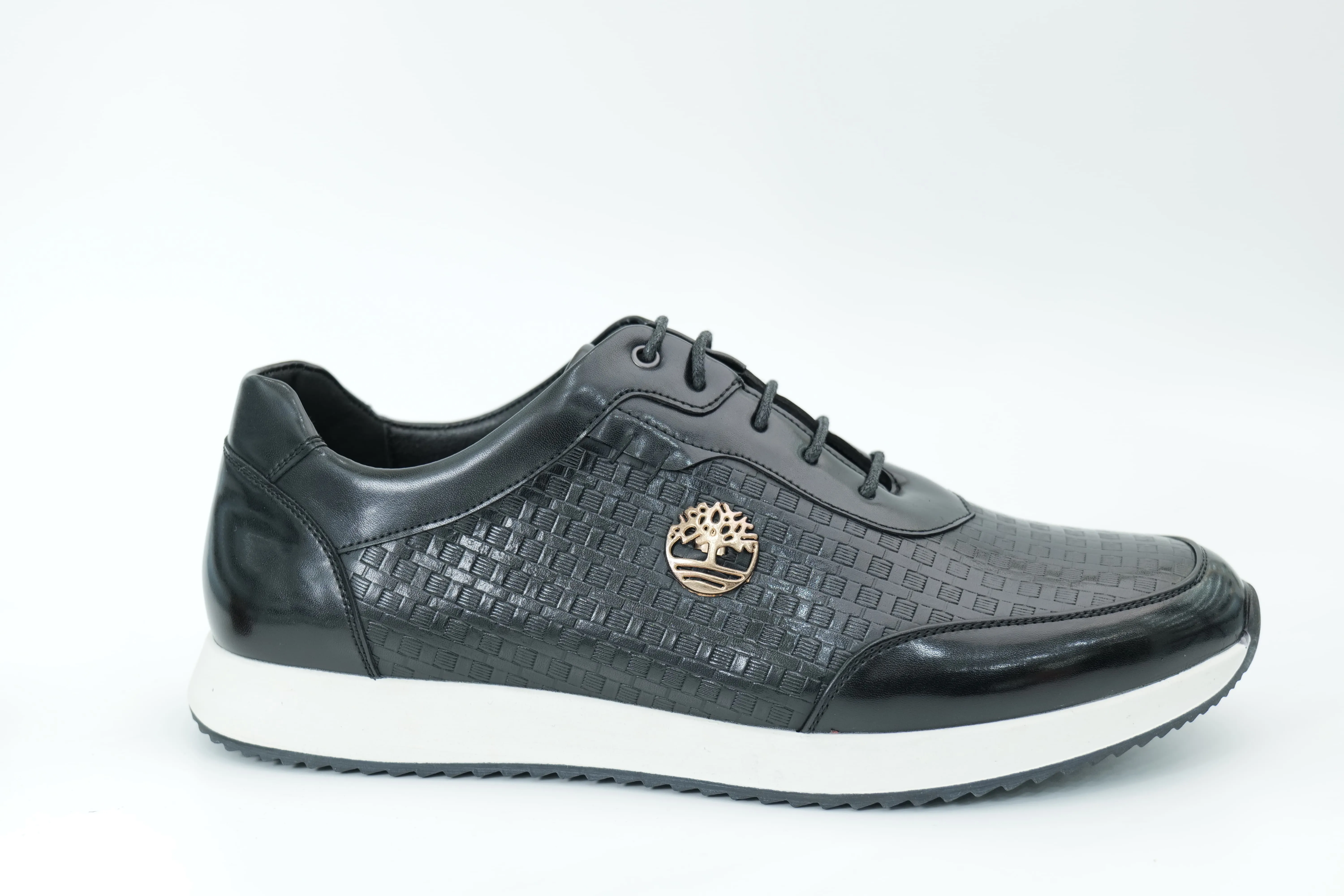 Sports shoes