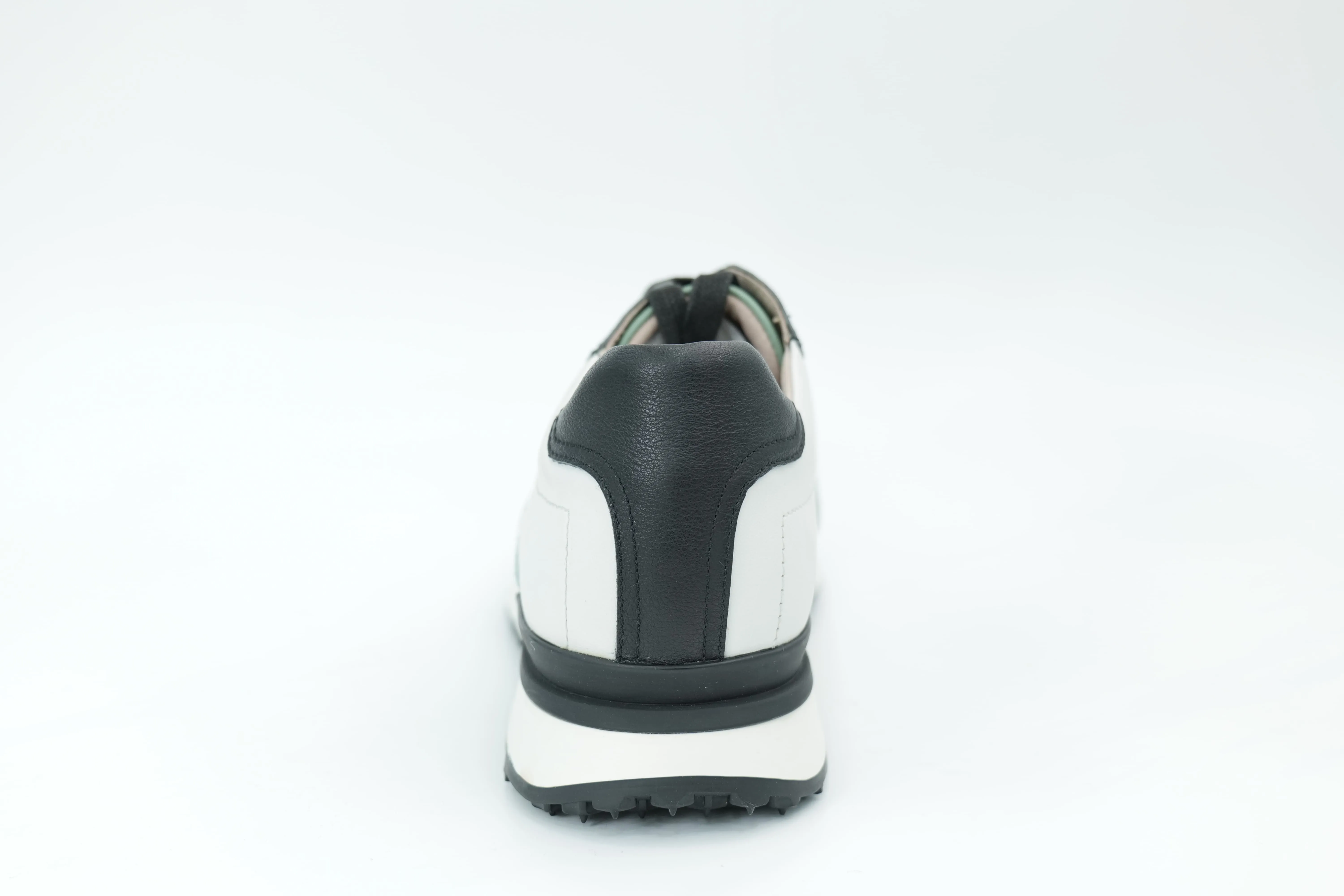 Sports shoes