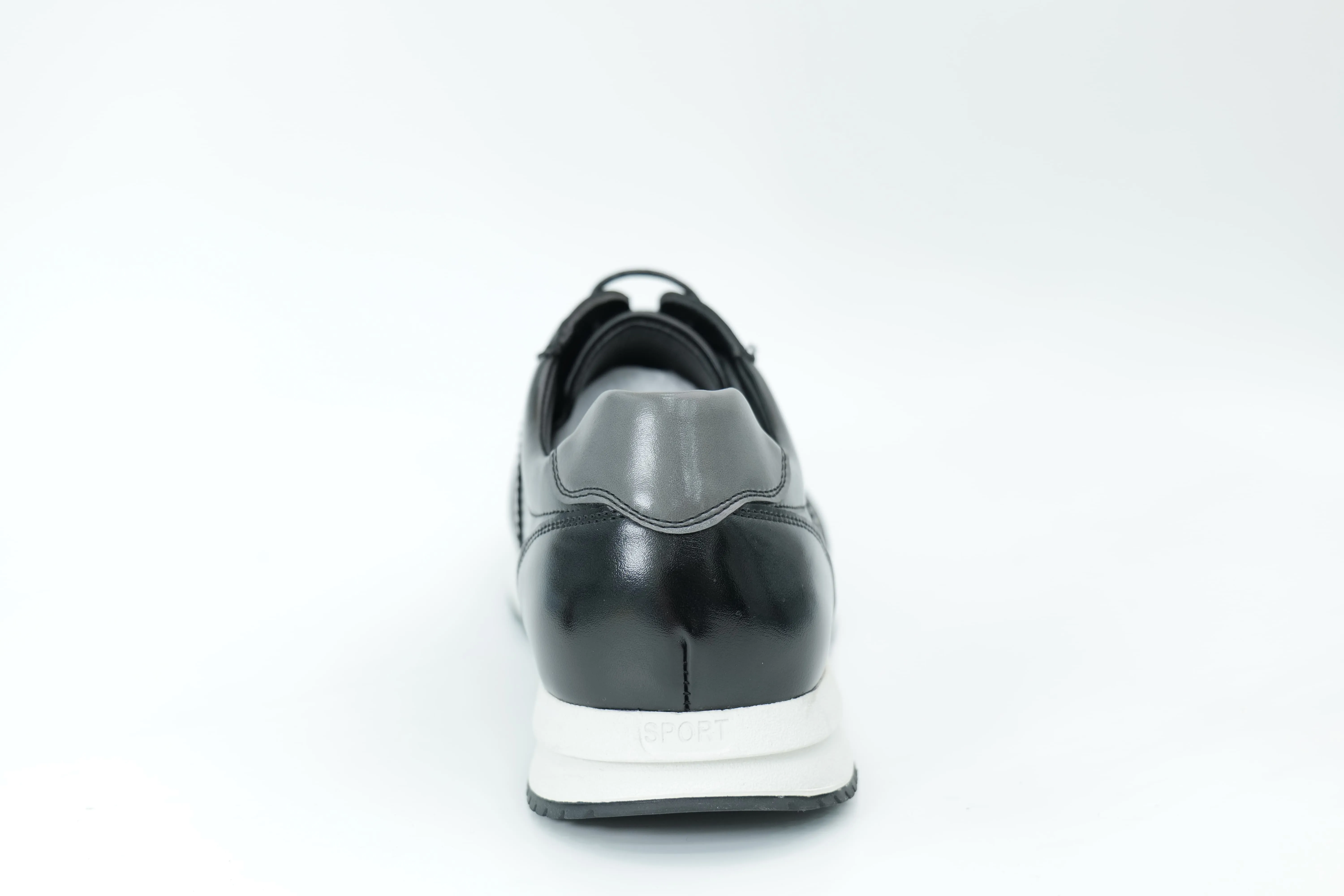 Sports shoes