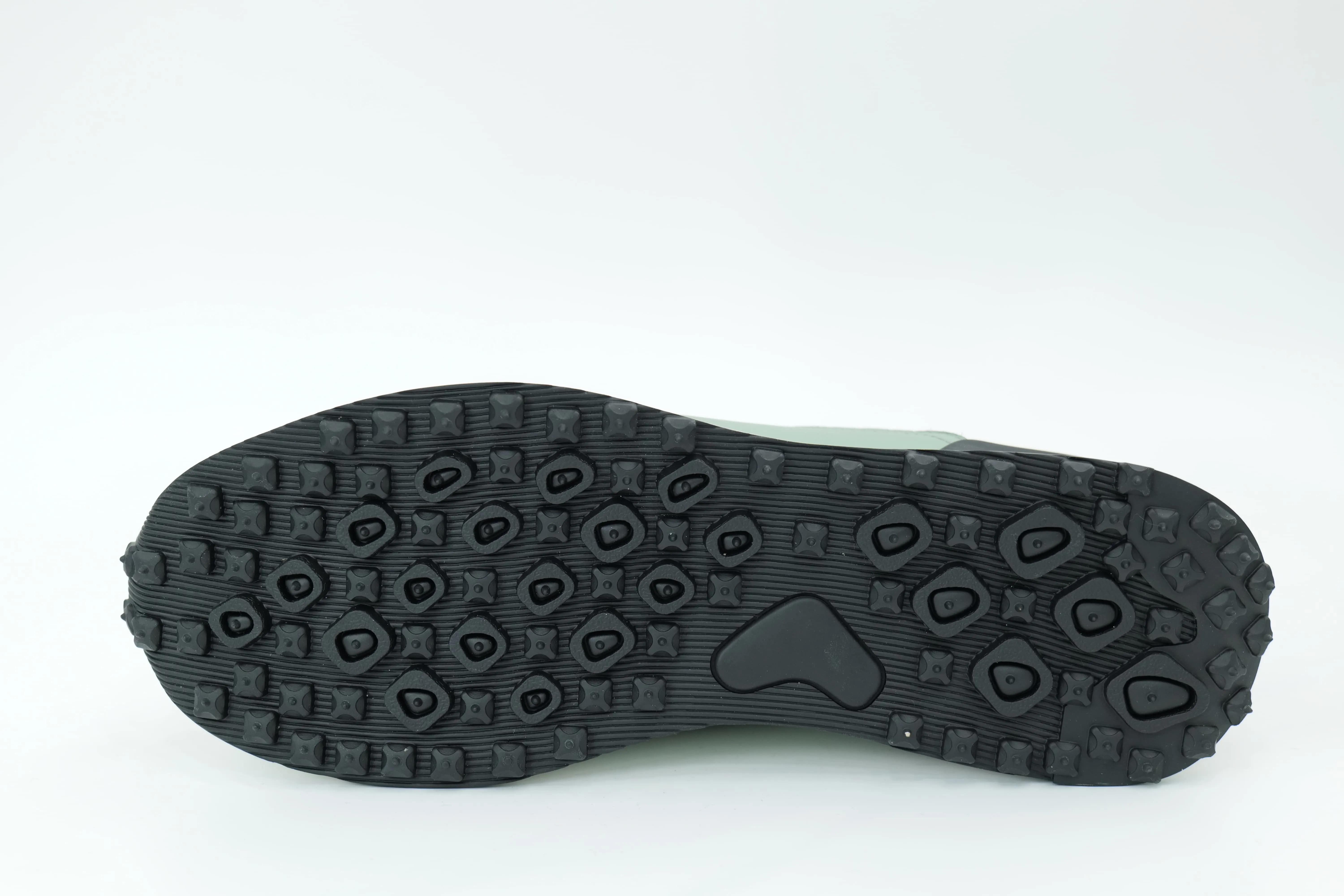 Sports shoes