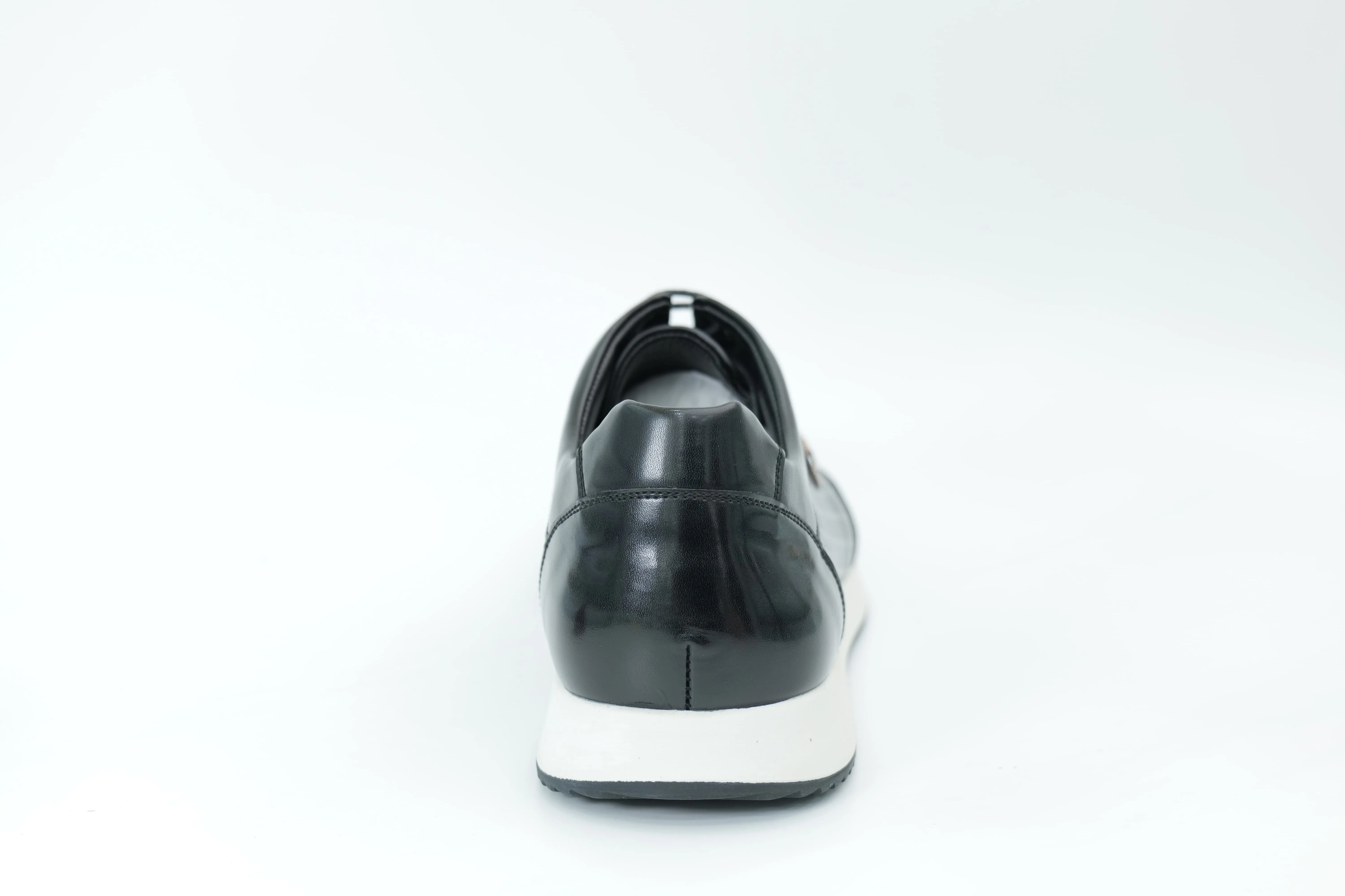 Sports shoes