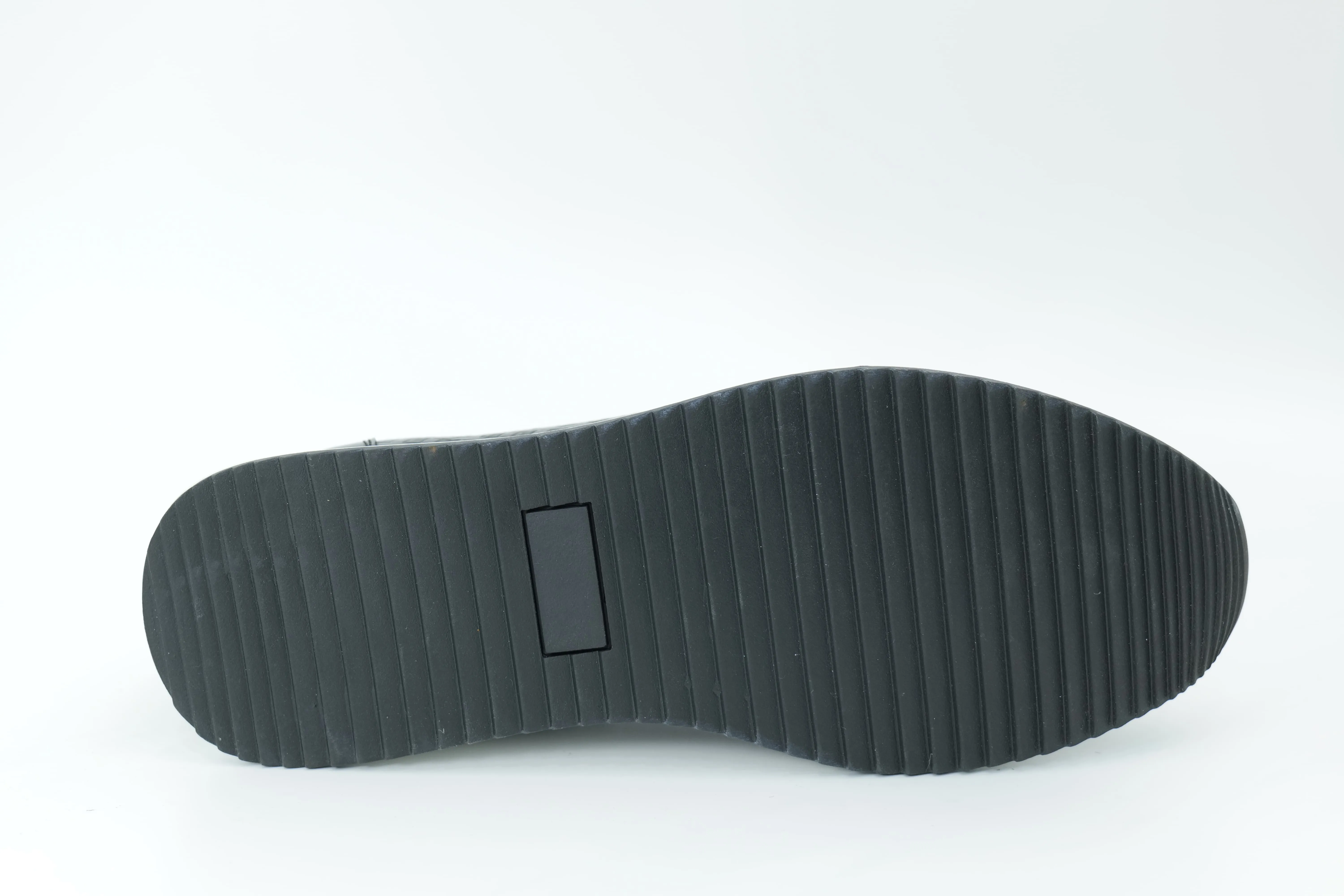 Sports shoes