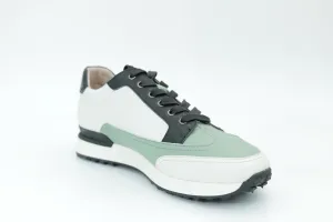 Sports shoes