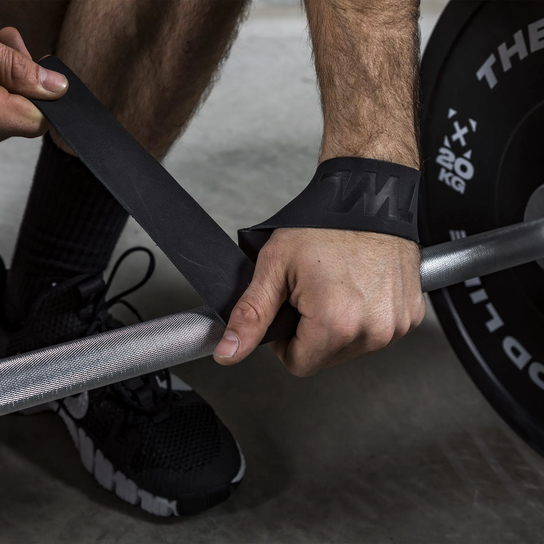 TWL - LEATHER LIFTING STRAPS - PAIR - BLACK