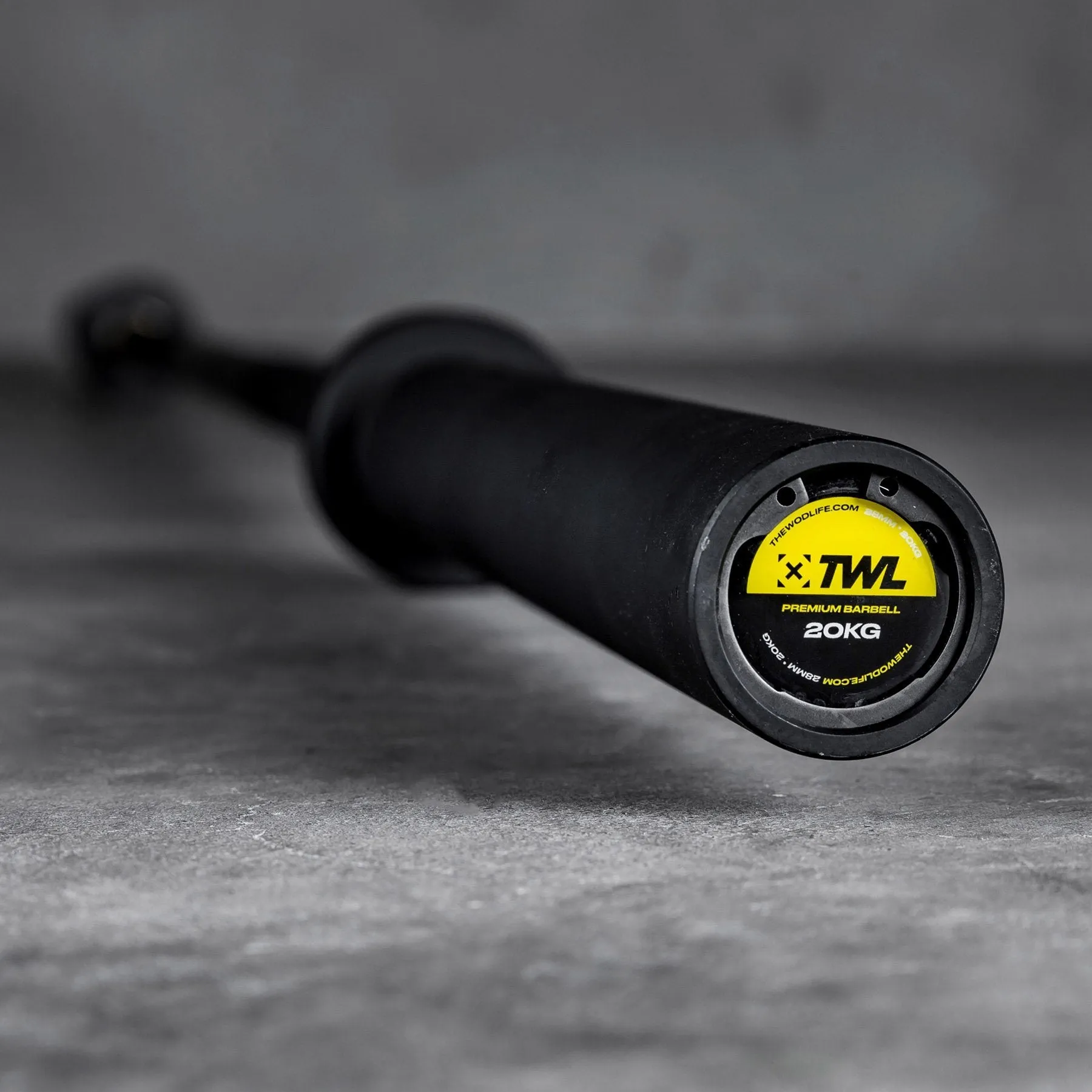 TWL - MEN'S PREMIUM 20Kg BARBELL - BLACK