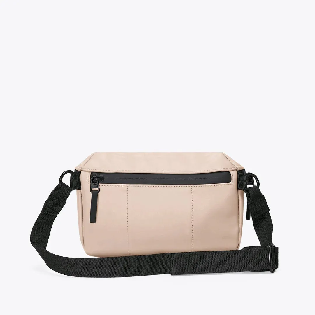 Ucon Acrobatics · Jona Medium Bag · Light Apricot