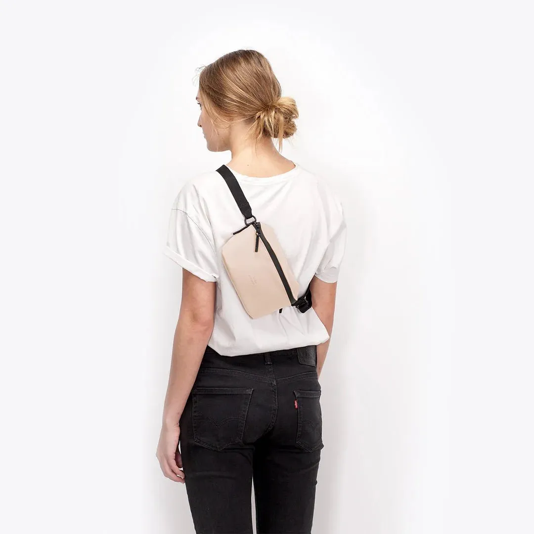 Ucon Acrobatics · Jona Medium Bag · Light Apricot